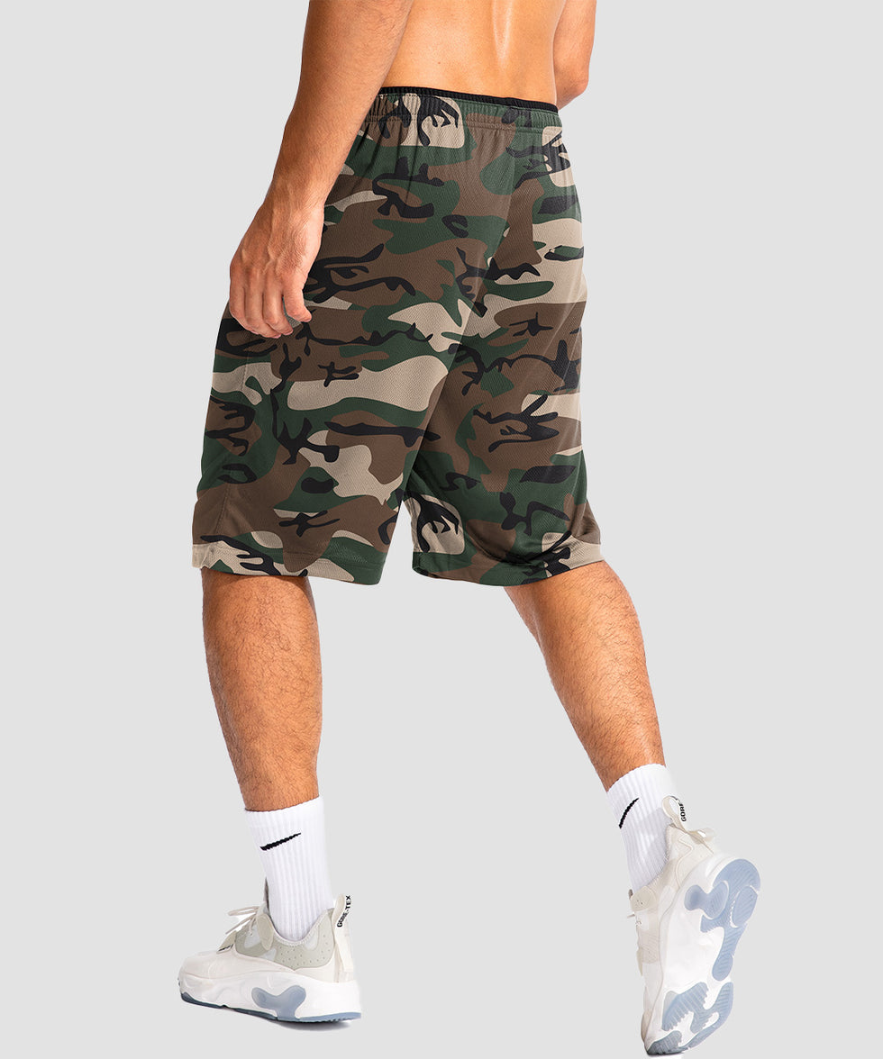 men's lightweight with zipper pockets short 11'' in green camo - back view