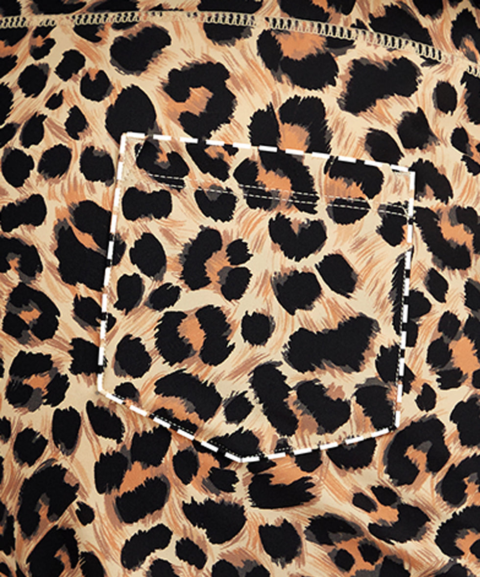 women's high rise slit with pockets shorts 3'' in leopard - fabric detail view