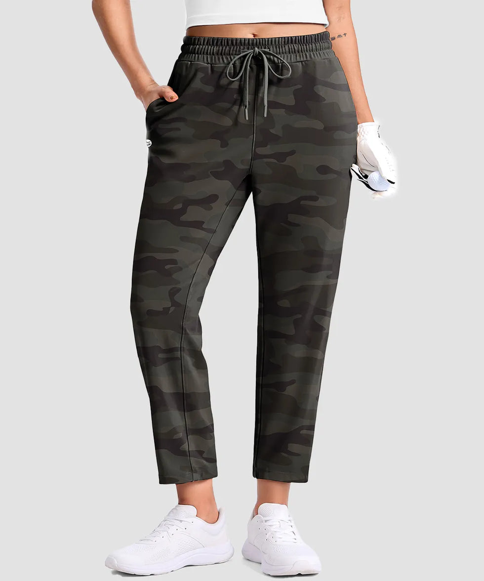 women's stretchy golf pants ankle-length in green camo - pocket detail