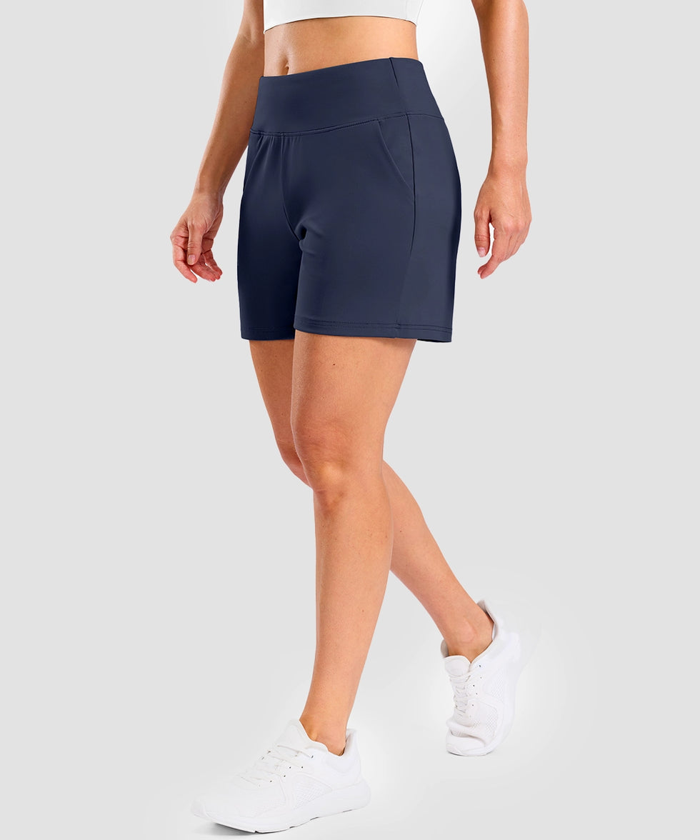 elastic waist bermuda shorts 5" in navy - on model side view