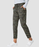 women's straight-leg pant 7/8 length in green camo - pocket details view