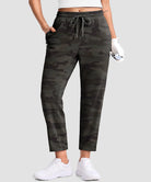 women's stretchy golf pants ankle-length in green camo - pocket detail